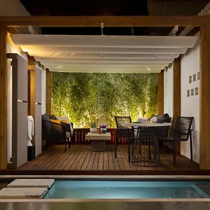 Stupendo- Two Rooms, Patio With Refreshing Pond-center-air Conditioning-free Park Apartment Lisbon
